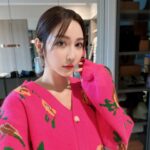 Wan-Ting Tseng Instagram - 有人默默地告訴我 新戲的播出時間剛好是我農曆生日 我自己都沒有想到天哪也太巧合了 那麼就把我農曆的生日心願 獻給我很喜愛的這部戲劇 希望省省吧我家富貴發首播開紅盤 得到大家的喜愛跟討論 晚上十點我們三立都會台見喔❤️ 你們會完成我的生日願望吧 #省省吧我家富貴發