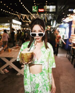 Wan-Ting Tseng Instagram - 泰清涼～🥥