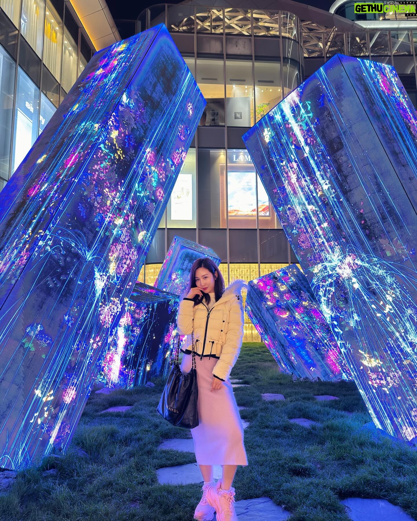 Wan-Ting Tseng Instagram - 又來到花花世界 #上海 #shanghai #teamlab #balenciaga #chanel #moncler