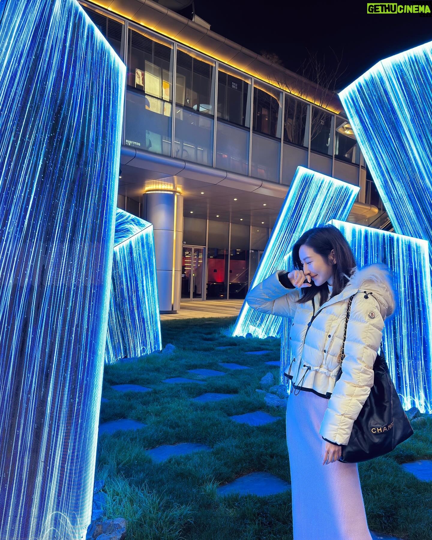 Wan-Ting Tseng Instagram - 又來到花花世界 #上海 #shanghai #teamlab #balenciaga #chanel #moncler