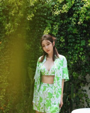 Wan-Ting Tseng Instagram - 我在仙境嗎
@michaelkors #michaelkors
