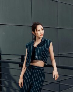 Wan-Ting Tseng Instagram - 早安～一樣早起工作的節奏 省省吧！我家富貴發～ 4/12起晚上十點三立都會台 不要再說很久沒看到我演戲 追起來就對了～ @maxandco #maxandco