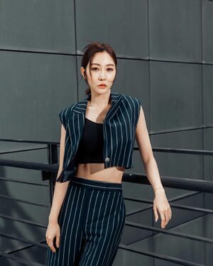 Wan-Ting Tseng Instagram - 早安～一樣早起工作的節奏
省省吧！我家富貴發～
4/12起晚上十點三立都會台
不要再說很久沒看到我演戲
追起來就對了～
@maxandco #maxandco