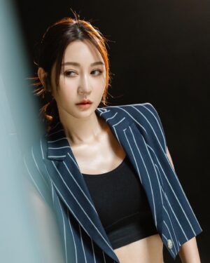 Wan-Ting Tseng Instagram - 早安～一樣早起工作的節奏
省省吧！我家富貴發～
4/12起晚上十點三立都會台
不要再說很久沒看到我演戲
追起來就對了～
@maxandco #maxandco