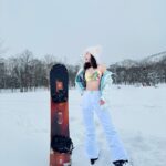 Wan-Ting Tseng Instagram - 今天給你們小辣 滑雪小白謝謝各界贊助 連護目鏡都是朋友提供 真的會愛上這片雪白的世界 #columbia #sorel #columbiasportsweartw