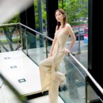 Wan-Ting Tseng Instagram - 這套衣服也太好看了 我整個霸氣滿分 跟我戲裡面的角色完全判若兩人 期待已久的省省吧我家富貴發 為了讓媽味十足 我真的連保養的錢都省了 整部戲完全不化妝 隔離霜都不能有顏色的那種 比所有男演員的妝髮時間還短 其實我才是男主角🤣🤣🤣 四月十二號起每週五晚上十點 就要跟大家在三立都會台見面啦 你們會坐等收看吧⋯⋯ Outfit : #rokhHM #hm @hm @rokhofficial Jewelry : @tasaki_intl #TASAKI #TASAKITAIWAN Heels : @jimmychoo @bluebelltw
