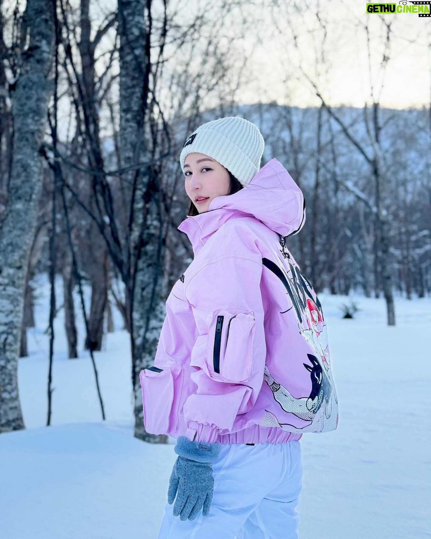 Wan-Ting Tseng Instagram - 人家是滑雪 我是在玩雪🤣🤣🤣