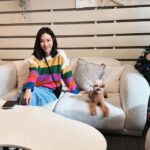 Wan-Ting Tseng Instagram - 今天找一家下午茶店，看到白白的裝潢就被吸引過去，靠近才發現是一家婚紗店，朋友說這家店你用不到⋯⋯ 為什麼大家都不好好聊天😏