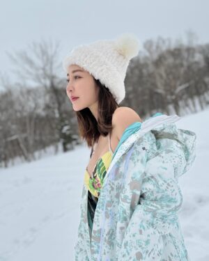 Wan-Ting Tseng Instagram - 今天給你們小辣
滑雪小白謝謝各界贊助
連護目鏡都是朋友提供
真的會愛上這片雪白的世界
#columbia #sorel #columbiasportsweartw