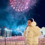 Wan-Ting Tseng Instagram - 從最熱的國家 到最冷的國家 就是要這麼極端 跟我的人生一樣❤️ 看到了幸運的煙火 希望新的一年都如此的幸運 #japan #札幌 #北海道 #clubmed #煙火 #vickytseng #曾莞婷 #日本 #moncler