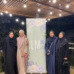 Wan Sharmila Instagram - U need companionship.. (become stronger as mountain) increase iman together… eg: go umrah together.. wake friends to ibadah.. etc.. 👆🏻 Antara note yang sempat lala salin during IlM Fest Also the best homework for us to do : About 10 sabahat Nabi Muhammad SAW were promised Jannah. MasyaaAllah. Inspiring . Jom kita buat sama2! 🫀♥️ Thank you very much to @kaiyisah @iamiliiiiiiii @zandrahakimi all beautiful ladies with beautiful heart for having me. Xoxo!