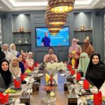 Wan Sharmila Instagram - Sudah tertulis.. cerita semalam yang indah. Seindah sahabat-sahabat yang hadir semalam. Hope korang enjoy dengan ‘PP’ yang Lala buat.😄. Kemonnn kita pun ada private party! 🤗 Jom kita siap-siap tulis doa-doa supaya kita boleh baca 5 minit sebelum berbuka puasa Ramadhan nanti. Ingat untuk minta akhirat banyak2 tau! Doa org yg berpuasa pada bulan Ramadhan InnSyaaAllah diangkat.😉🫶 Thank you Da’i @izzharnazri diatas ilmu. Thank you juga buat yang baik hati bagi goodies yang banyak untuk semua. Korang boleh support business beliau tau. @sspremiumbites Semoga @thenurmy terus dalam Rahmat & Kasih Sayang Allah ♥️🌸