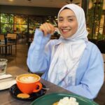 Wan Sharmila Instagram - I’d rather take coffee than compliments. Bitter but grounded . F :) That smile matters. Alhamdulillah thank you 😊