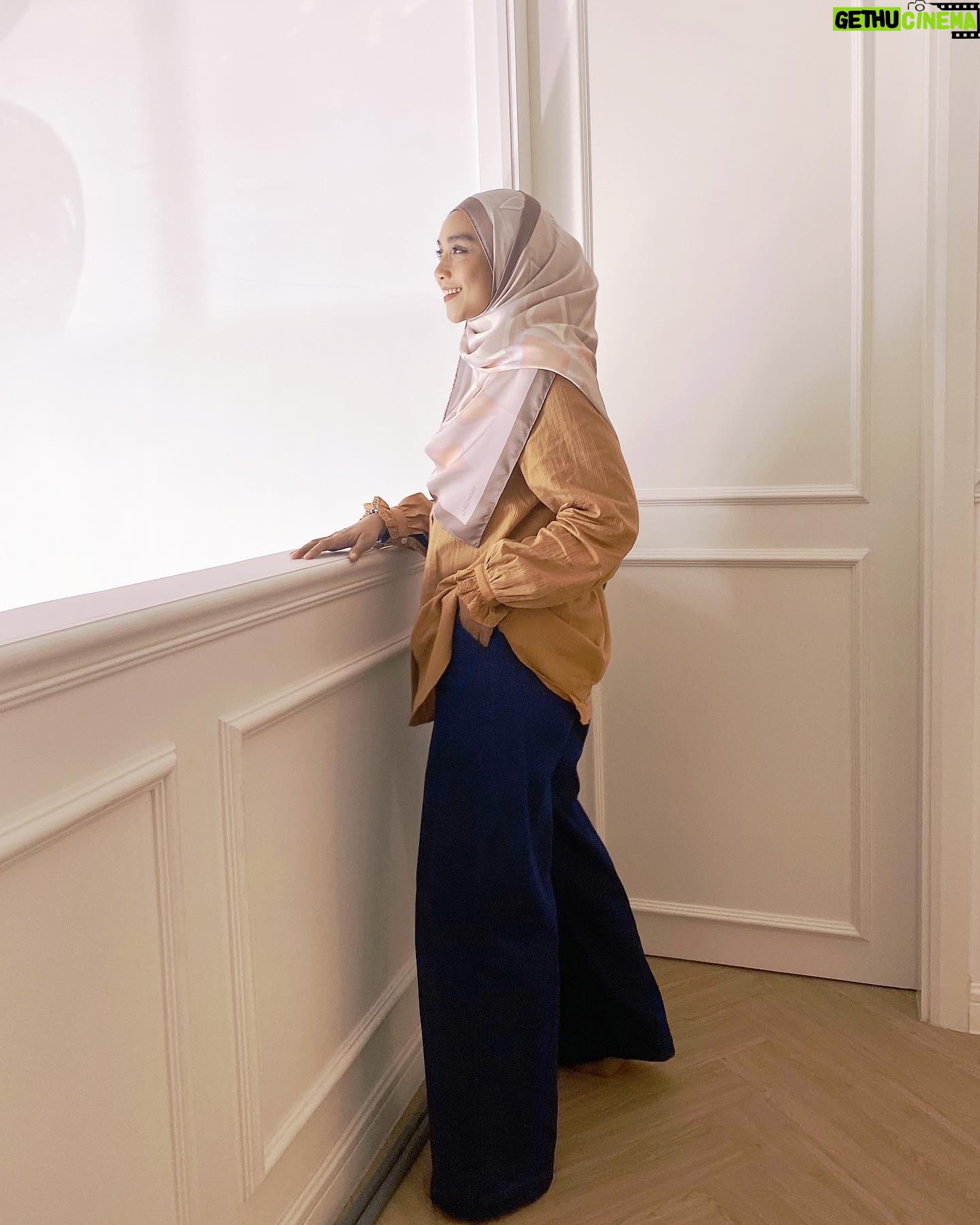 Wan Sharmila Instagram - In this moment, you’re everything. 🤎 @poplook #poplookootd
