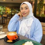 Wan Sharmila Instagram - I’d rather take coffee than compliments. Bitter but grounded . F :) That smile matters. Alhamdulillah thank you 😊