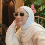 Wan Sharmila Instagram - Media session untuk drama baru. CIK MISI 123 terbitan @arizgroup , Arahan @ferozkader_75 . Congratulations! Thank you for having me. 🤍 Cik Misi 123 setiap Isnin-Khamis , 6 Ptg di Astro Ria dan Astro Go #cikmisi123 #bambamstudios #astrobaharu #takmacamdulu