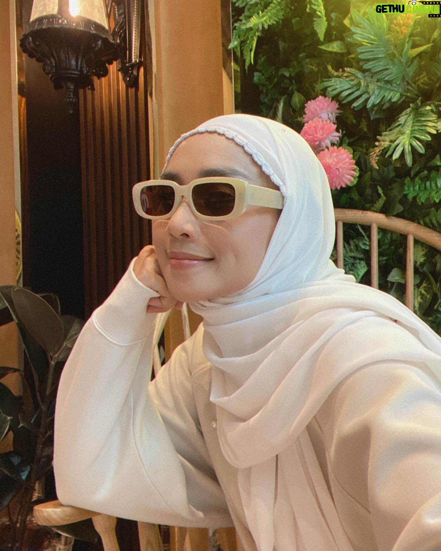 Wan Sharmila Instagram - Media session untuk drama baru. CIK MISI 123 terbitan @arizgroup , Arahan @ferozkader_75 . Congratulations! Thank you for having me. π€ Cik Misi 123 setiap Isnin-Khamis , 6 Ptg di Astro Ria dan Astro Go #cikmisi123 #bambamstudios #astrobaharu #takmacamdulu