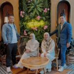 Wan Sharmila Instagram - Media session untuk drama baru. CIK MISI 123 terbitan @arizgroup , Arahan @ferozkader_75 . Congratulations! Thank you for having me. 🤍 Cik Misi 123 setiap Isnin-Khamis , 6 Ptg di Astro Ria dan Astro Go #cikmisi123 #bambamstudios #astrobaharu #takmacamdulu