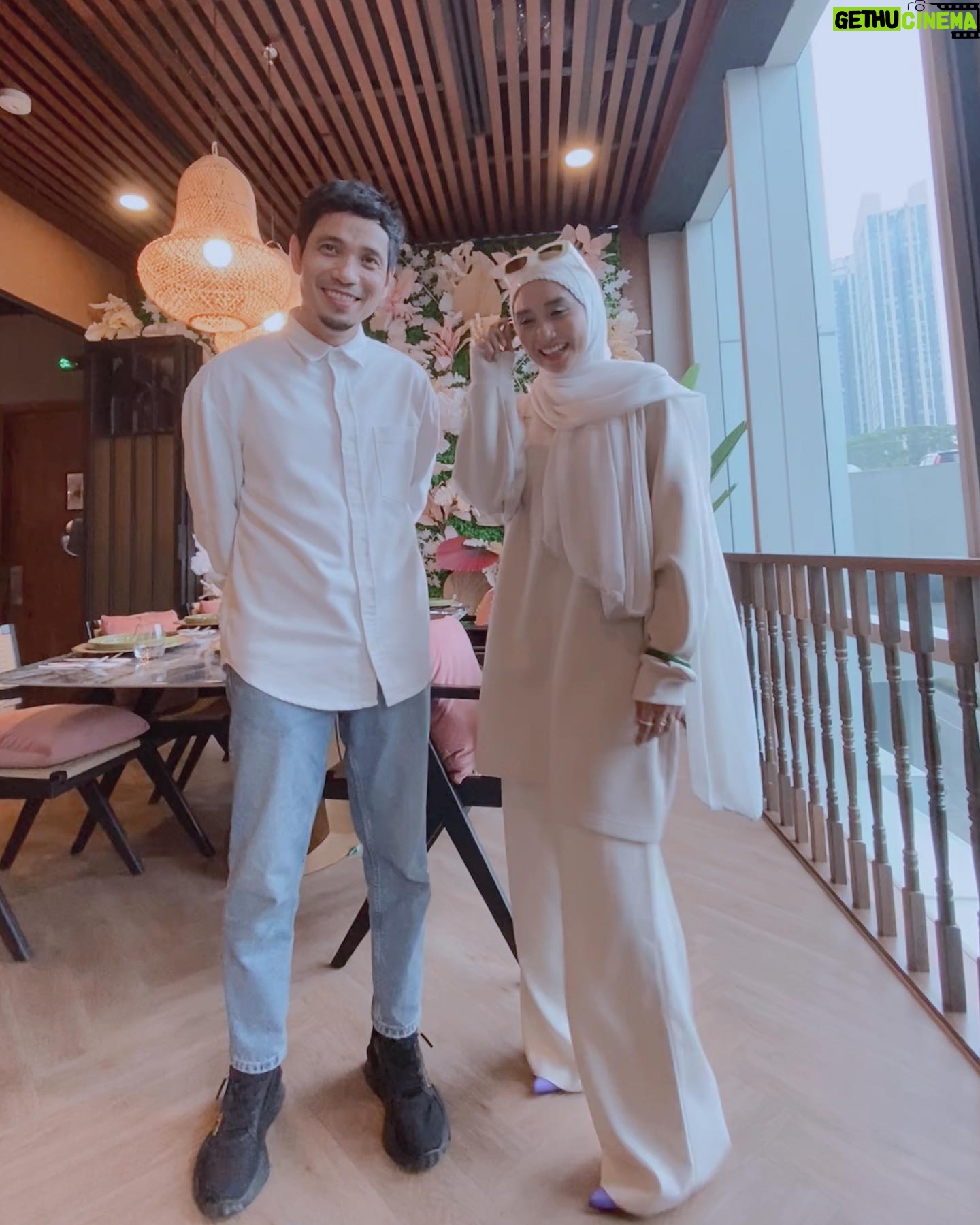 Wan Sharmila Instagram - Media session untuk drama baru. CIK MISI 123 terbitan @arizgroup , Arahan @ferozkader_75 . Congratulations! Thank you for having me. π€ Cik Misi 123 setiap Isnin-Khamis , 6 Ptg di Astro Ria dan Astro Go #cikmisi123 #bambamstudios #astrobaharu #takmacamdulu