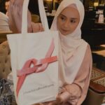 Wan Sharmila Instagram - An afternoon hi-tea with Estee Lauder in conjunction with Breast Cancer Awareness 🎀🎗️ @esteelaudermy @mo_kualalumpur #elcm #esteelaudermy #timetoendbreastcancer #pinkoctober #pinkafternoontea