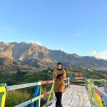 Wan Sharmila Instagram - Breathtaking beauty. 🫀♥️ They said : early bird gets the worm. 🐛 We hiked seawal pagi 6 am sampai di atas. MasyaAllah. SubhanAllah. Rezeki . “Maka berjalanlah merata-rata ceruk rantaunya, serta makan dari rezeki yg dikurniakan Allah” - Surah Al Mulk #kundasang #sabah #mountkinabalu