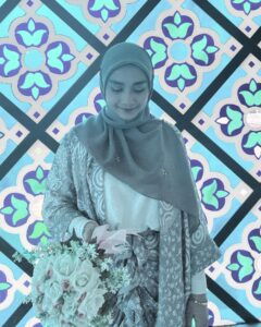 Wan Sharmila Instagram - Sesungguhnya jodoh itu rahsia Allah. Alhamdulillah syukur. My dear sister, Semoga menjadi isteri yang terbaik dunia akhirat. I love you. ❤️ 💐