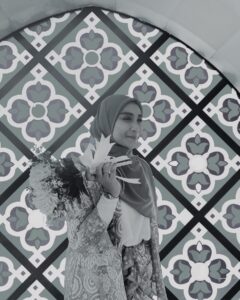 Wan Sharmila Instagram - Sesungguhnya jodoh itu rahsia Allah. Alhamdulillah syukur. My dear sister, Semoga menjadi isteri yang terbaik dunia akhirat. I love you. ❤️ 💐