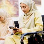 Wan Sharmila Instagram - Cerita semalam. Usrah dengan tajuk “Tumbuh sebelum rapuh”. Alhamdulillah , Thank you Allah for everything ♥️🫀 Sedikit sharing 😋: Ustazah kata .. Pahala sabar itu unlimited. Dan antara bukti syukur ialah beramal soleh. Dan Ustaz pula kata .. Supaya diri tidak sombong.. Didik diri menjadi hamba (sedar diri yg kita manusia tiada apa2), Selalu zikir dan menyebut LAHAULAWALAQUWWATAILLABILLAHILALLIYILLAZIM. Thank you to all my sahabat yg selalu sudi jemput Lala. InnSyaaAllah more to come. 🍀
