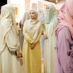 Wan Sharmila Instagram - Cerita semalam. Usrah dengan tajuk “Tumbuh sebelum rapuh”. Alhamdulillah , Thank you Allah for everything ♥️🫀 Sedikit sharing 😋: Ustazah kata .. Pahala sabar itu unlimited. Dan antara bukti syukur ialah beramal soleh. Dan Ustaz pula kata .. Supaya diri tidak sombong.. Didik diri menjadi hamba (sedar diri yg kita manusia tiada apa2), Selalu zikir dan menyebut LAHAULAWALAQUWWATAILLABILLAHILALLIYILLAZIM. Thank you to all my sahabat yg selalu sudi jemput Lala. InnSyaaAllah more to come. 🍀