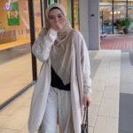 Wan Sharmila Instagram - Assalamualaikum. Lama tak perkenalkan nama watak. Ok nama dia Hanis. Tunggu Ramadhan 2024 nanti #wanitasyurga di Tv3. Doakan lala masih pandai berlakon tau . ☺️ Outfit : @poplook #poplookootd