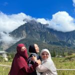 Wan Sharmila Instagram - Breathtaking beauty. 🫀♥️ They said : early bird gets the worm. 🐛 We hiked seawal pagi 6 am sampai di atas. MasyaAllah. SubhanAllah. Rezeki . “Maka berjalanlah merata-rata ceruk rantaunya, serta makan dari rezeki yg dikurniakan Allah” - Surah Al Mulk #kundasang #sabah #mountkinabalu