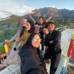 Wan Sharmila Instagram - Breathtaking beauty. 🫀♥️ They said : early bird gets the worm. 🐛 We hiked seawal pagi 6 am sampai di atas. MasyaAllah. SubhanAllah. Rezeki . “Maka berjalanlah merata-rata ceruk rantaunya, serta makan dari rezeki yg dikurniakan Allah” - Surah Al Mulk #kundasang #sabah #mountkinabalu