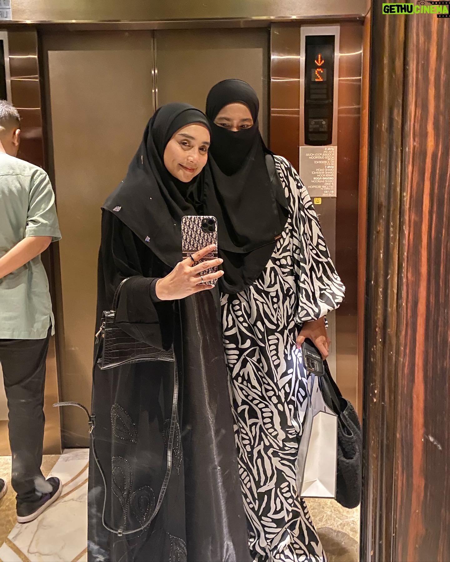 Wan Sharmila Instagram - U need companionship.. (become stronger as mountain) increase iman together… eg: go umrah together.. wake friends to ibadah.. etc.. 👆🏻 Antara note yang sempat lala salin during IlM Fest Also the best homework for us to do : About 10 sabahat Nabi Muhammad SAW were promised Jannah. MasyaaAllah. Inspiring . Jom kita buat sama2! 🫀♥️ Thank you very much to @kaiyisah @iamiliiiiiiii @zandrahakimi all beautiful ladies with beautiful heart for having me. Xoxo!