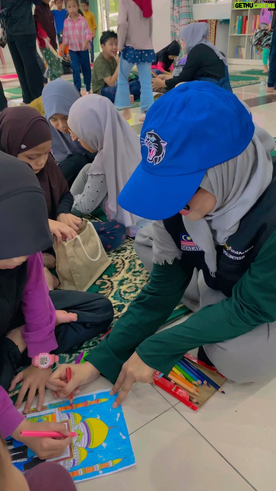 Wan Sharmila Instagram - Day 02 in Sabah. Hari ni di Keningau dan Tambunan. The best thing you can do is the right thing, the next best thing is the wrong thing, and the worst thing you can do is nothing.π«Άπ±β₯οΈπ« Trip Better Ramadhan with @myfundaction.malaysia ni Lala akan ingat sampai bila-bila. Few more days geng! Terus happy bah! π€
