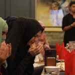 Wan Sharmila Instagram - Sudah tertulis.. cerita semalam yang indah. Seindah sahabat-sahabat yang hadir semalam. Hope korang enjoy dengan ‘PP’ yang Lala buat.😄. Kemonnn kita pun ada private party! 🤗 Jom kita siap-siap tulis doa-doa supaya kita boleh baca 5 minit sebelum berbuka puasa Ramadhan nanti. Ingat untuk minta akhirat banyak2 tau! Doa org yg berpuasa pada bulan Ramadhan InnSyaaAllah diangkat.😉🫶 Thank you Da’i @izzharnazri diatas ilmu. Thank you juga buat yang baik hati bagi goodies yang banyak untuk semua. Korang boleh support business beliau tau. @sspremiumbites Semoga @thenurmy terus dalam Rahmat & Kasih Sayang Allah ♥️🌸