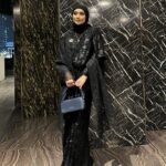 Wan Sharmila Instagram - Malam semalam. Busana : @shawlpublika X @sethandluna_malaya Handbag : @milliotandco Boleh jadi bakal menantu makcik? ☺️ #melodiraya