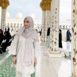Wan Sharmila Instagram – Syukur for everything . Salam Aidilfitri, Maafkan salah silap. 

#abudhabi #sheikhzayedmosque