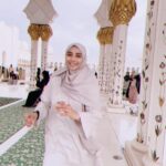 Wan Sharmila Instagram – Syukur for everything . Salam Aidilfitri, Maafkan salah silap. 

#abudhabi #sheikhzayedmosque