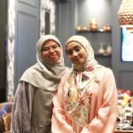Wan Sharmila Instagram - Sudah tertulis.. cerita semalam yang indah. Seindah sahabat-sahabat yang hadir semalam. Hope korang enjoy dengan ‘PP’ yang Lala buat.😄. Kemonnn kita pun ada private party! 🤗 Jom kita siap-siap tulis doa-doa supaya kita boleh baca 5 minit sebelum berbuka puasa Ramadhan nanti. Ingat untuk minta akhirat banyak2 tau! Doa org yg berpuasa pada bulan Ramadhan InnSyaaAllah diangkat.😉🫶 Thank you Da’i @izzharnazri diatas ilmu. Thank you juga buat yang baik hati bagi goodies yang banyak untuk semua. Korang boleh support business beliau tau. @sspremiumbites Semoga @thenurmy terus dalam Rahmat & Kasih Sayang Allah ♥️🌸