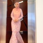 Wan Sharmila Instagram – Tengah practice nak berjalan raya rumah mak awak. Kalau comel macam ni boleh dapat duit raya tak? ☺️ 
Selamat Hari Raya .. 😍

*sorry la caption miang pulak* 

@angguncottoncollection_hq 

#anggunrayakaliniberbeza