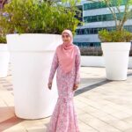 Wan Sharmila Instagram – Tengah practice nak berjalan raya rumah mak awak. Kalau comel macam ni boleh dapat duit raya tak? ☺️ 
Selamat Hari Raya .. 😍

*sorry la caption miang pulak* 

@angguncottoncollection_hq 

#anggunrayakaliniberbeza