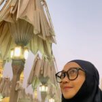 Wan Sharmila Instagram - Tenang. 🤍 After Subuh di Masjid Nabawi Al Munawwarah, Madinah. اَللهُمَّ صَلِّ عَلَى سَيِّدِنَا مُحَمَّدٍ وَعَلَى آلِ سَيِّدِنَا مُحَمَّدٍ