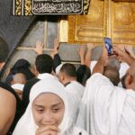 Wan Sharmila Instagram - A Moment to remember 🤍 Rezeki Allah bagi berdoa di Multazam dan menyentuh Multazam dan Kaabah. SubhanAllah , Alhamdulillah, AllahuAkbar.. perasaan tu luar biasa. Semoga terinspirasi untuk semua punyai niat dan berdoa sekuatnya untuk menjadi tetamu Allah. Ramai juga yg remind Lala untuk berdoa untuk saudara kita di Pal3stinê. Thank you korang!