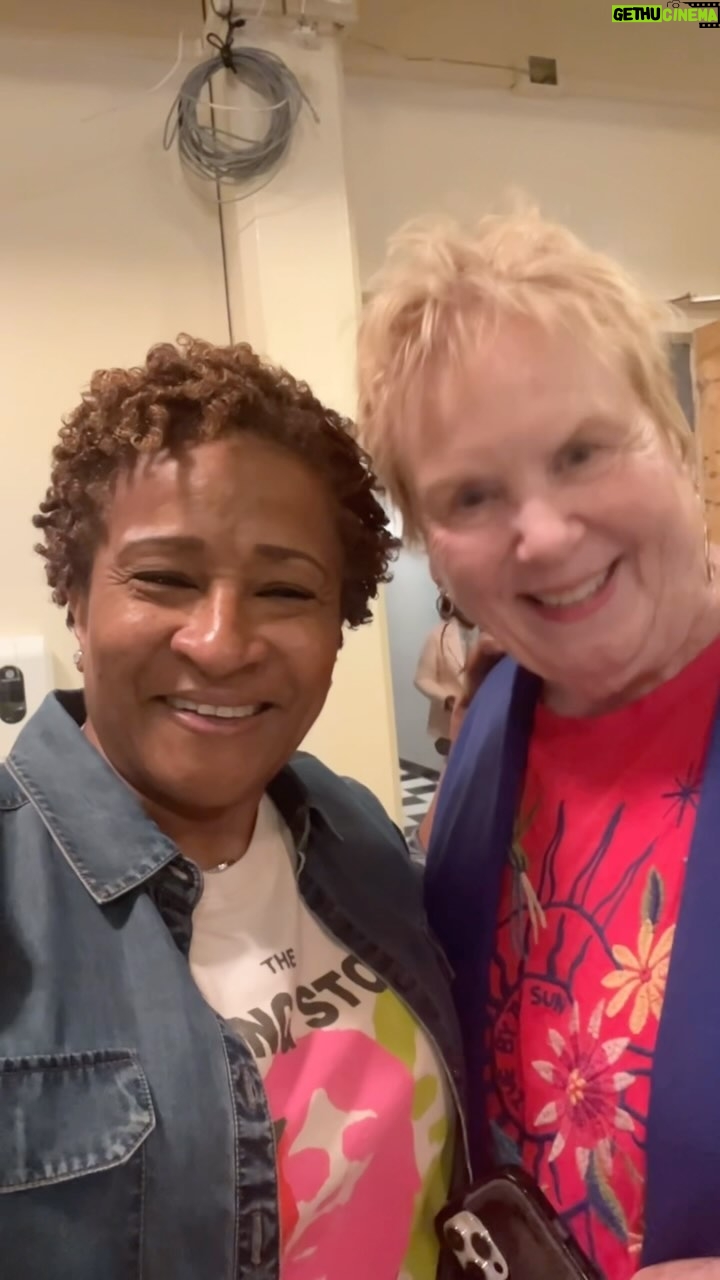 Wanda Sykes Instagram - Charlotte you were a great crowd! Bonus I got to meet @fortunefeimster’s Mom! #pleaseandthankyou