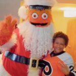 Wanda Sykes Instagram - My first NHL game! #phillyflyers #gritty