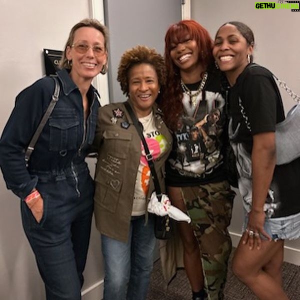 Wanda Sykes Instagram - Game 3 tonight! #RaiseTheStakes #WNBAFinals @lvaces @iamalexsykes