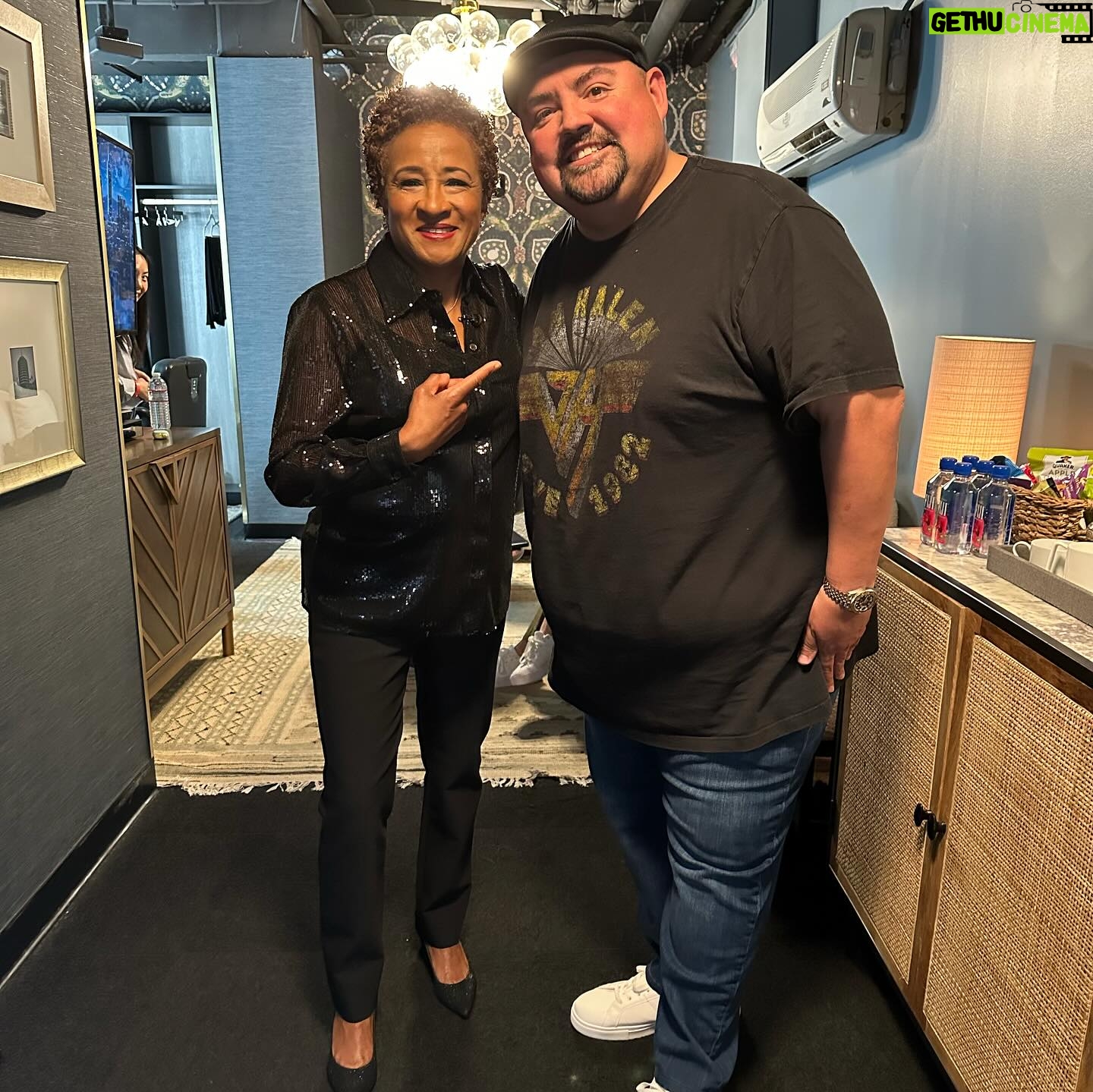 Wanda Sykes Instagram - Hanging out on the couch with @jimmykimmel and @fluffyguy tonight! Tune in! @jimmykimmellive