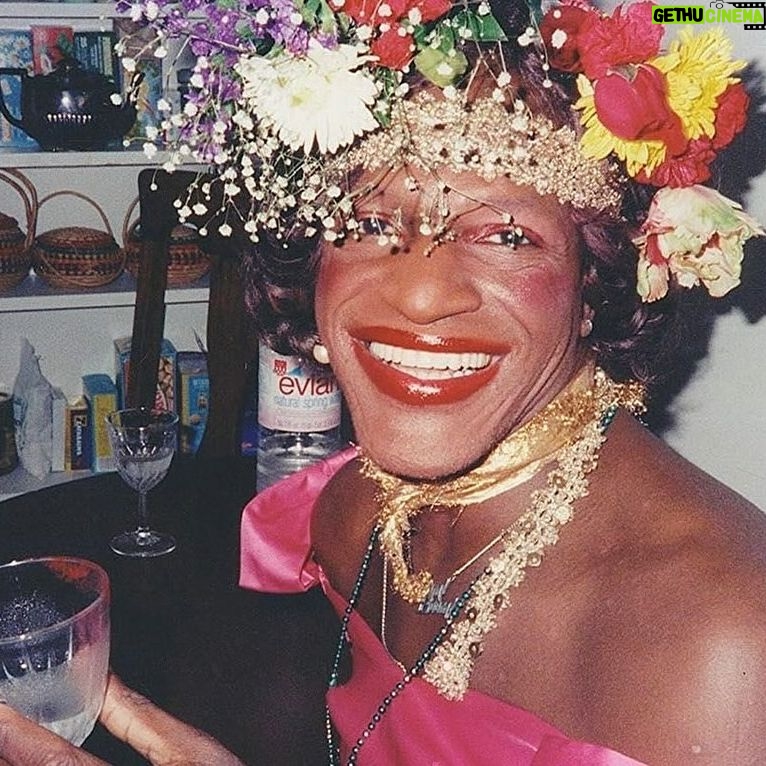 Wanda Sykes Instagram - Black History *Is* American History. It’s #blackhistorymonth! 1. Mae Jemison, first Black female astronaut in space, 1992 2. Nat King Cole (with Sammy Davis Jr) first Black artist to have a TV show “The Nat King Cole Show”, 1956 3. Vanessa Williams, first Black Miss America, 1984 4. Marsha P. Johnson, founding member of GLF and STAR 5. Ella Fitzgerald, first Black female singer to win a Grammy for best jazz and female vocal performances in 1959 6. Vice President Kamala Harris, first Black and South Asian VPOTUS