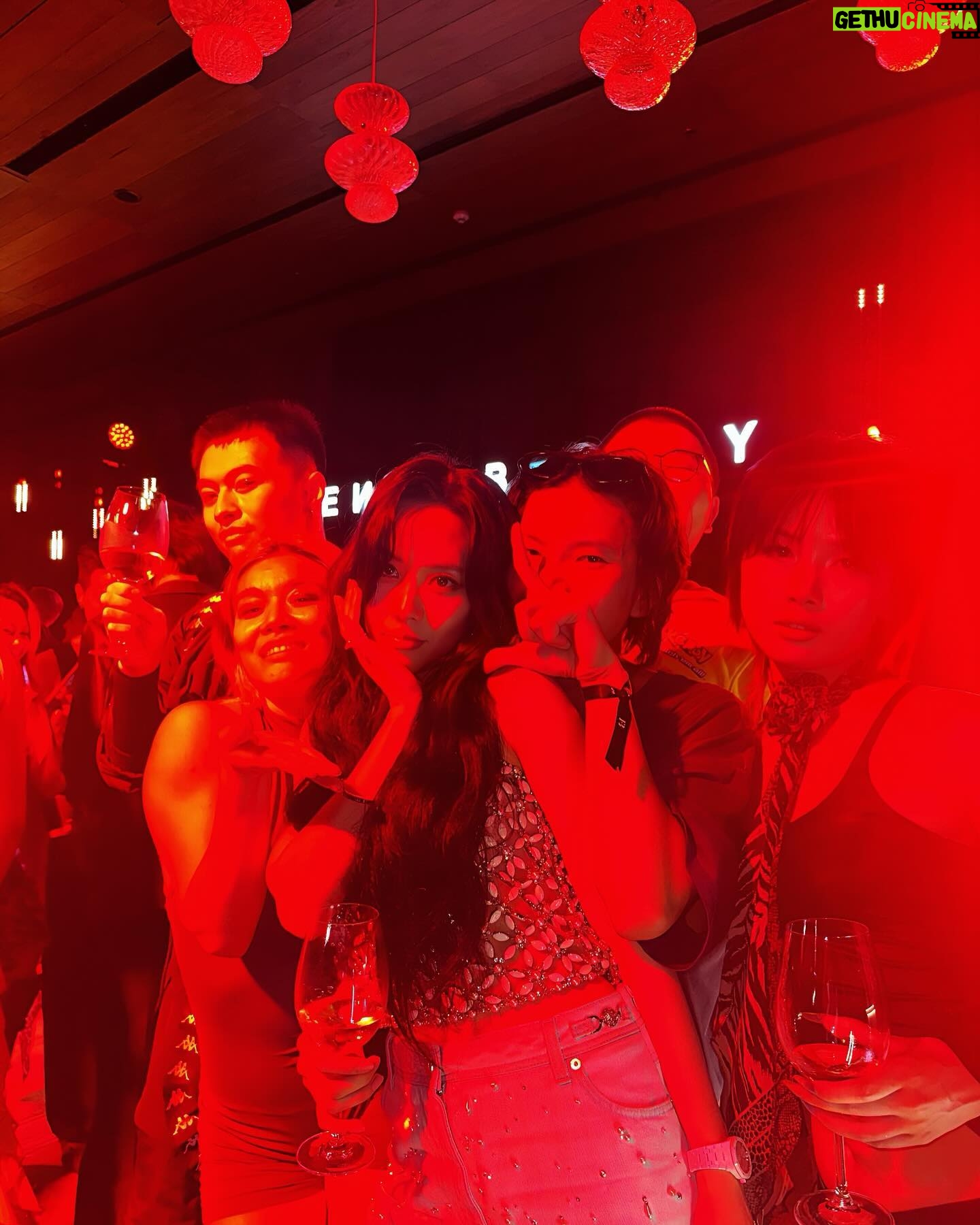 Wang Feifei Instagram - Beautiful Night in ShangHai #FentyBeautybyRihanna 🔥