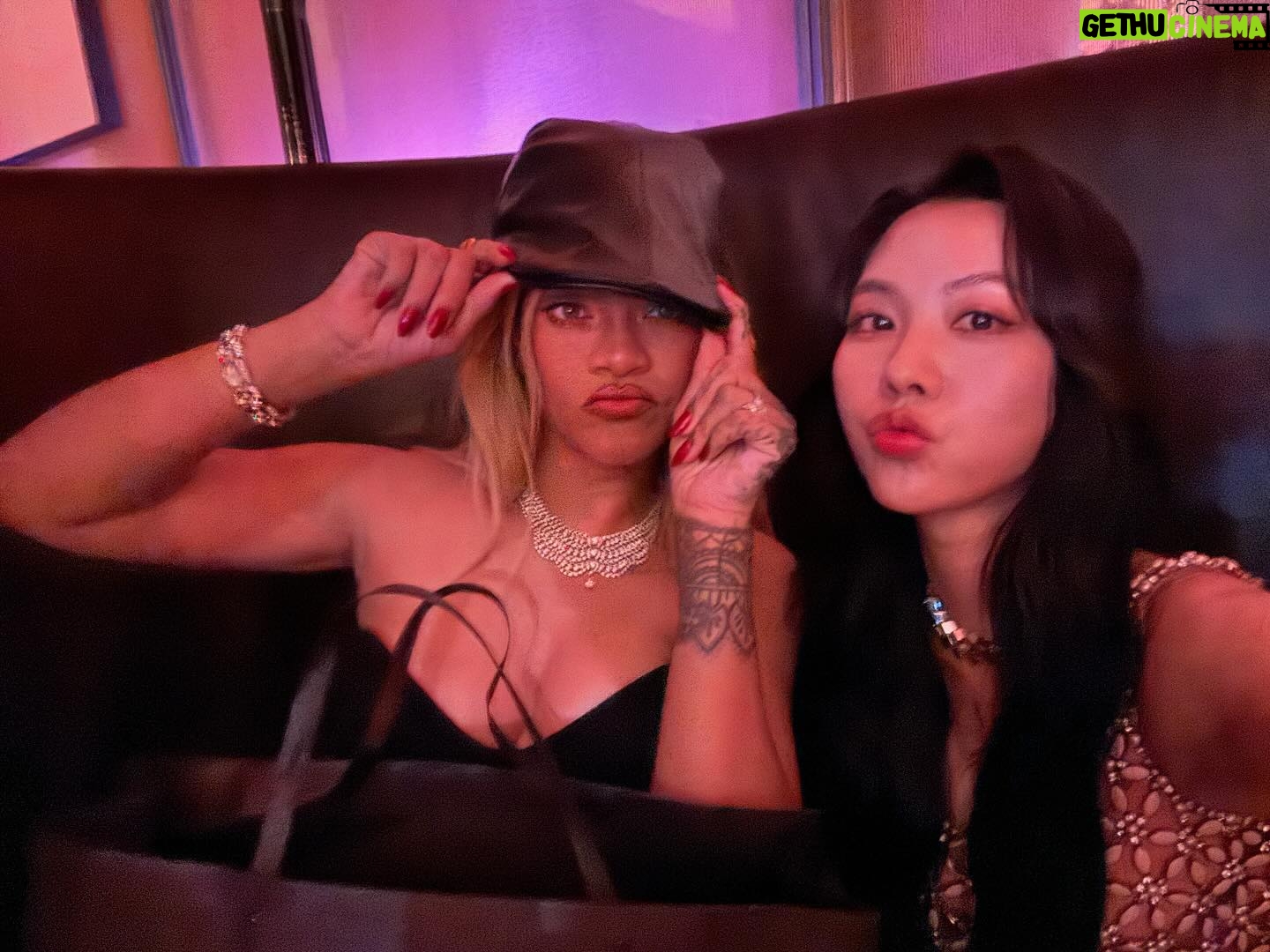 Wang Feifei - 24.1K Likes - What a special day!
What a special 520night!
#fentybeautybyrihanna ❤️